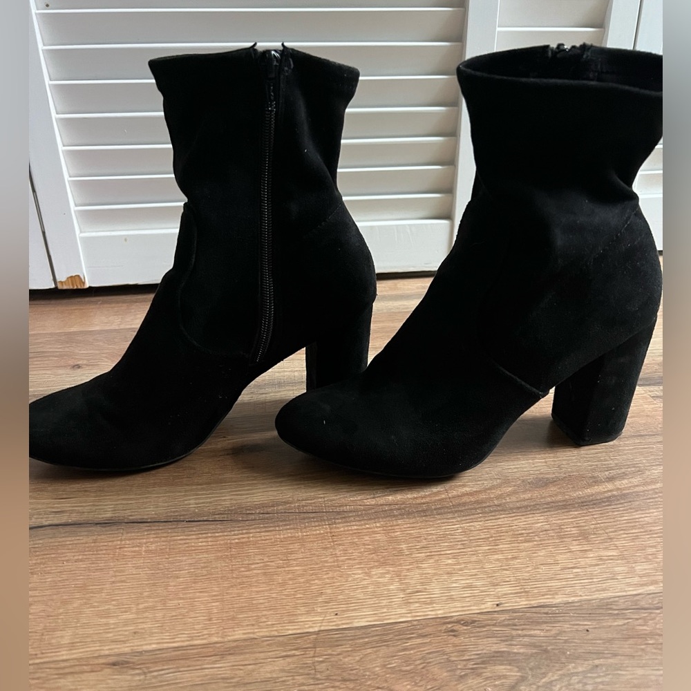 Woman’s MIA Suede Zip Up Ankle Black Booties Size 8